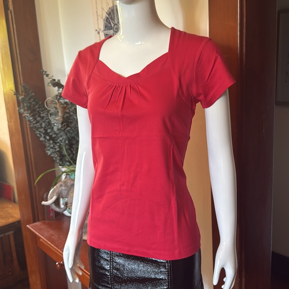 NWT northern reflections size small pink/Red Women's Top